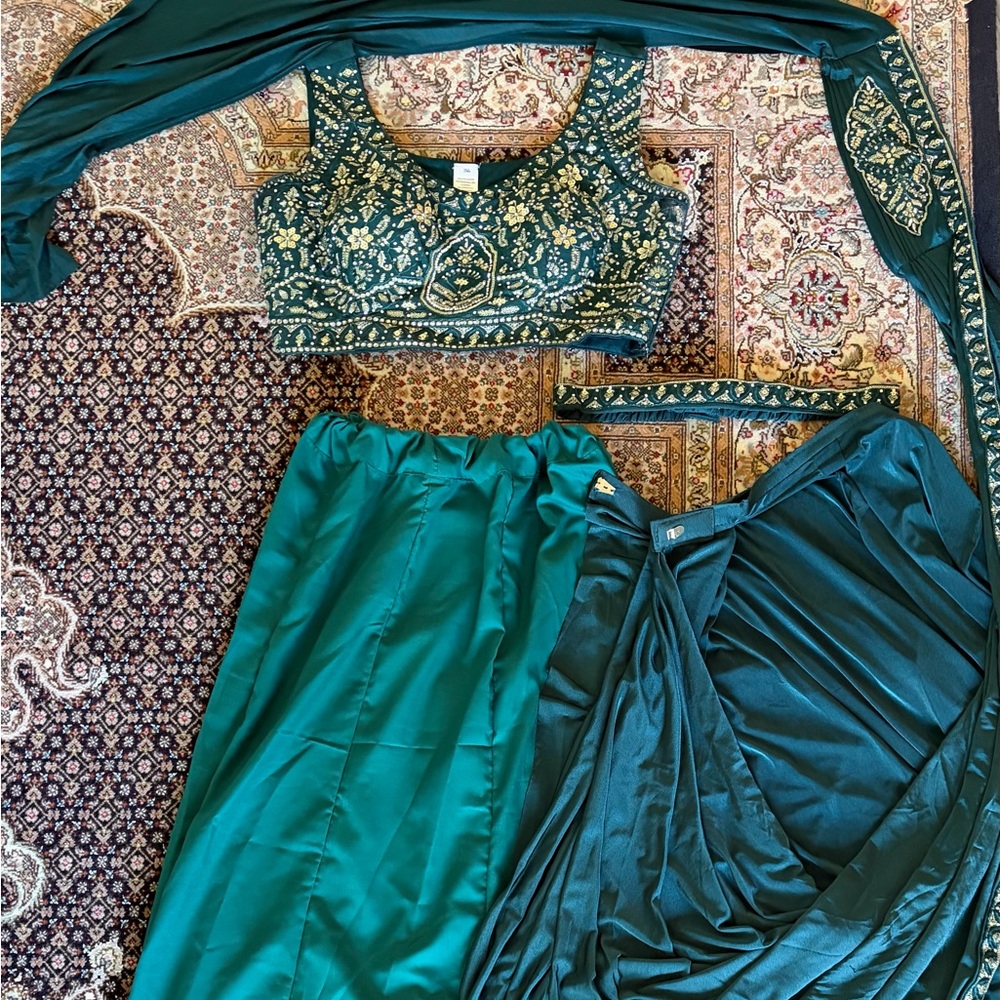 Elegant Emerald Green Saree Set - Women’s Medium